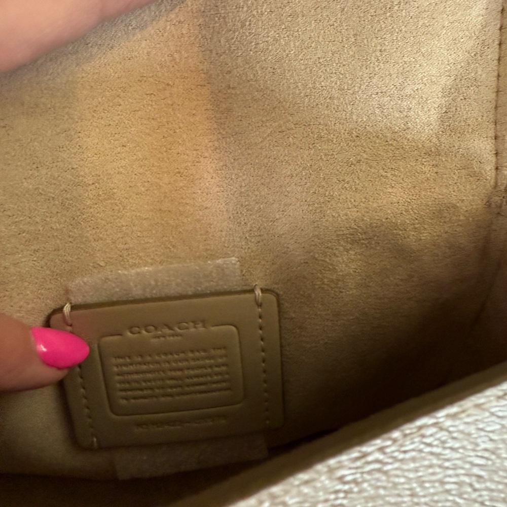 💛New Coach Gold Crossbody Bag with Shimmery Finish💛 - Picture 4 of 9